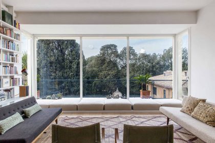 Villa Roma, view of the living area with a fixed window Skyline Minimal Frames