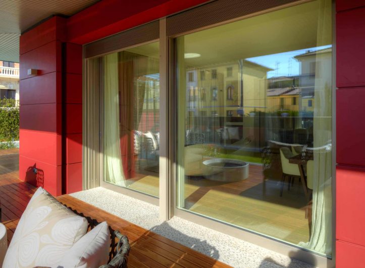Villa Modena, external view of the Alu 90 sliding door